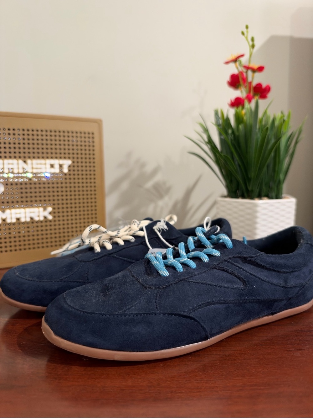 New American Eagle AE Low Retro Sneaker dark blue women’s size 7